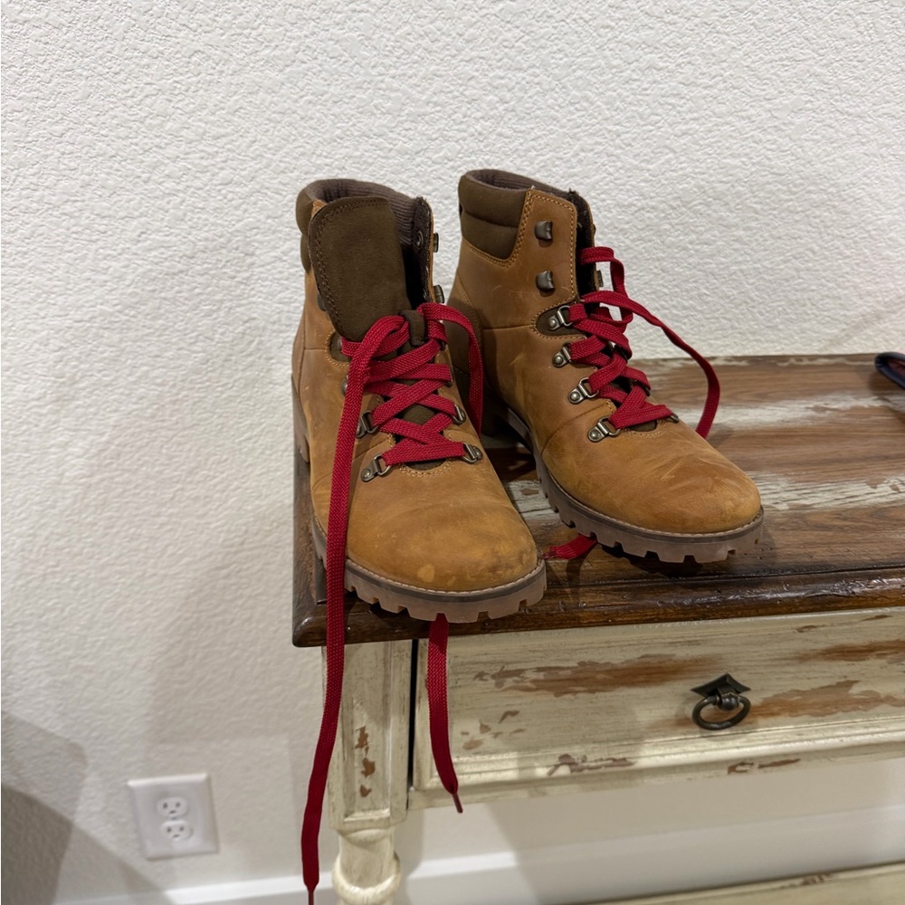 Timberland Women's Lace Up Boots - Brown and Red